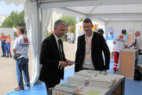 Ministre des Solidarités, de l'Autonomie et des Personnes handicapées sur le stand de l'UCOG Champagne-Ardenne (Chalons-en-Champagne, 51)